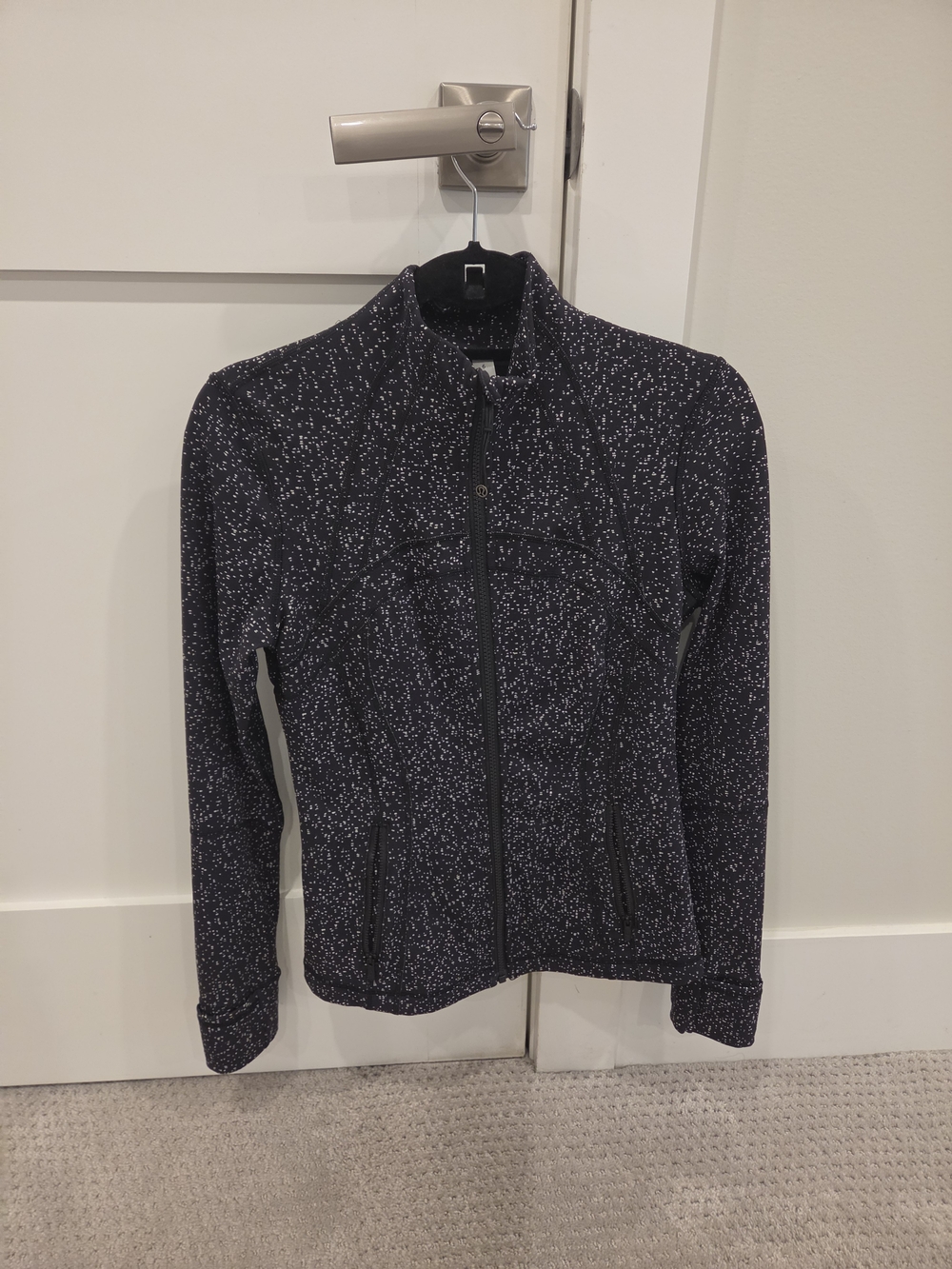 Lululemon DEFINE jacket. Black And White Magnetic Spec.